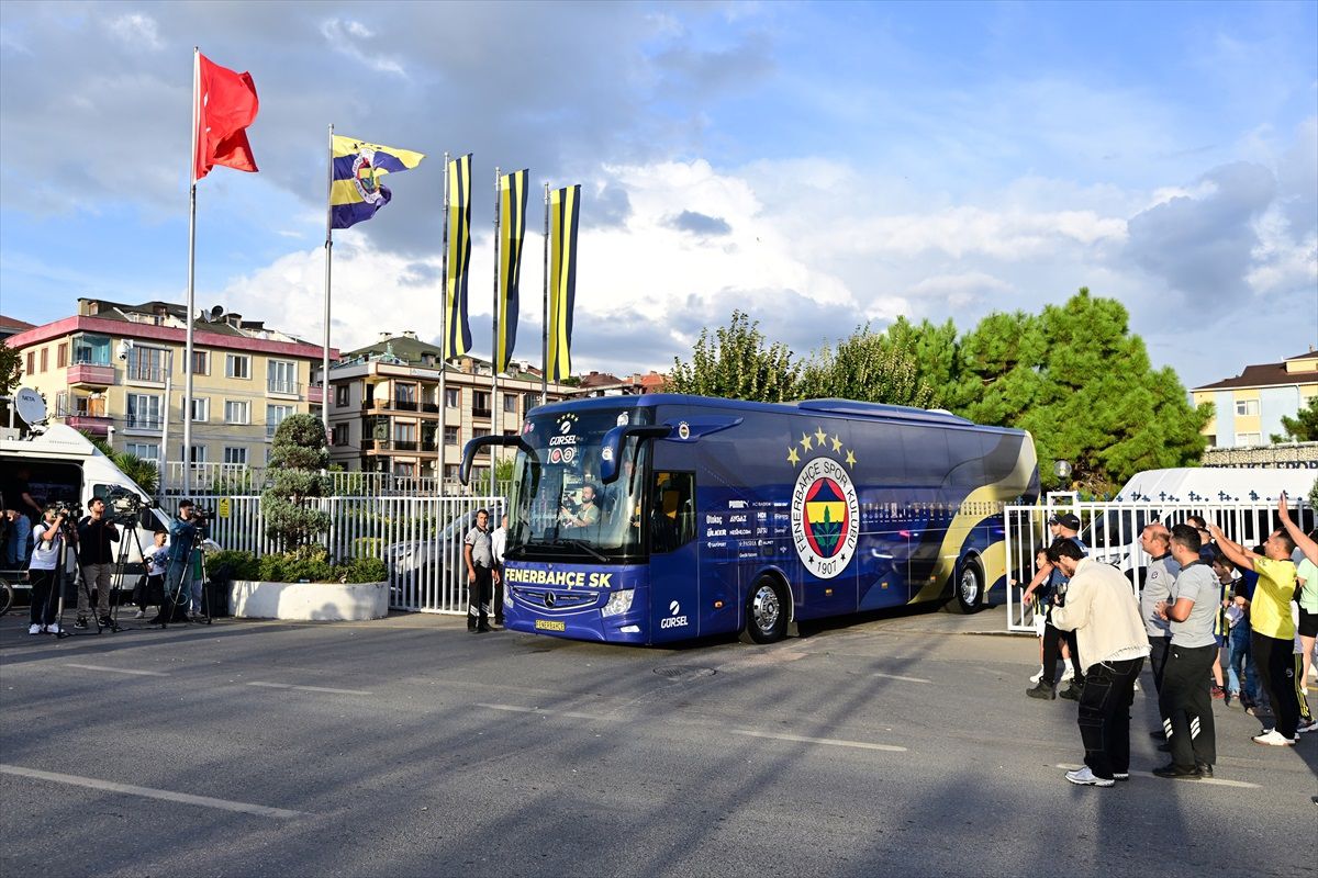Fenerbahçe, Galatasaray Derbisi İçin Stada Hareket Etti