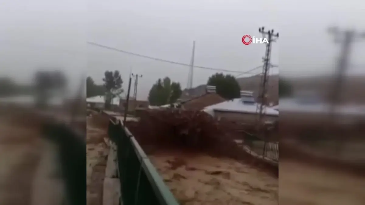 Van'da Sağanak Yağış Sele Yol Açtı