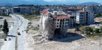 Hatay'da 9 Katlı Bina Dronla Yıkım Anlarıyla Görüntülendi