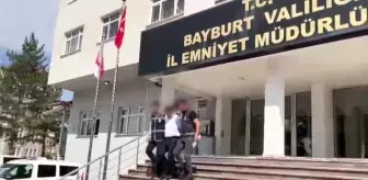 Aranan Şahıs Bayburt'ta Otobüs Muavini Olarak Yakalandı