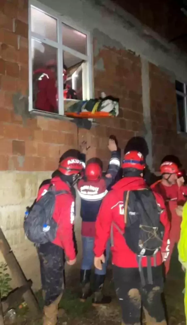 Landslide horror in Trabzon! Young girl trapped underground