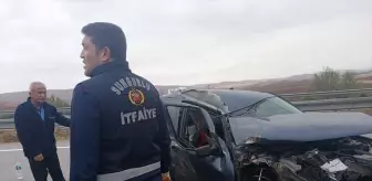 Çorum'da çekiciye çarpan otomobilde 4 yaralı