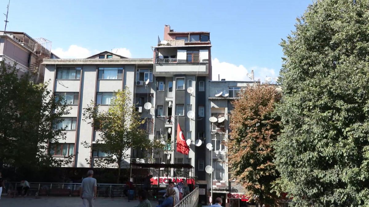 Fatih'te Kaçak Katlar Risk Oluşturuyor