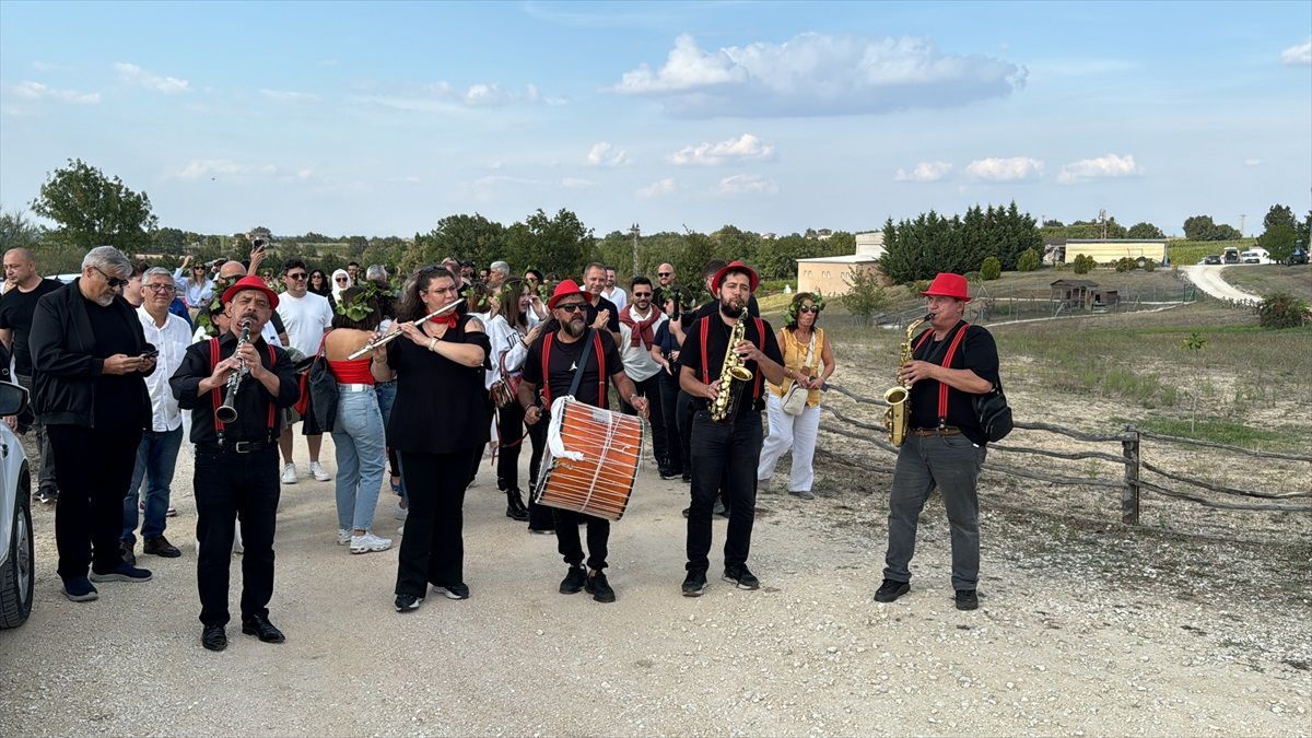 Kırklareli'nde 15. Bağ Bozumu Şenlikleri Coşkuyla Gerçekleşti