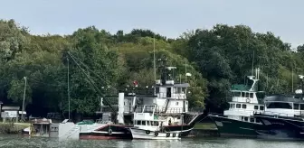 Sinop'ta Olumsuz Hava Koşulları Nedeniyle Karaya Oturan Balıkçı Teknesi Kurtarıldı