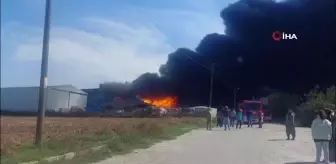 Kapaklı'da Kimyasal Fabrikada Yangın Çıktı, Mahalleli İtfaiyeye Ayran Taşıdı