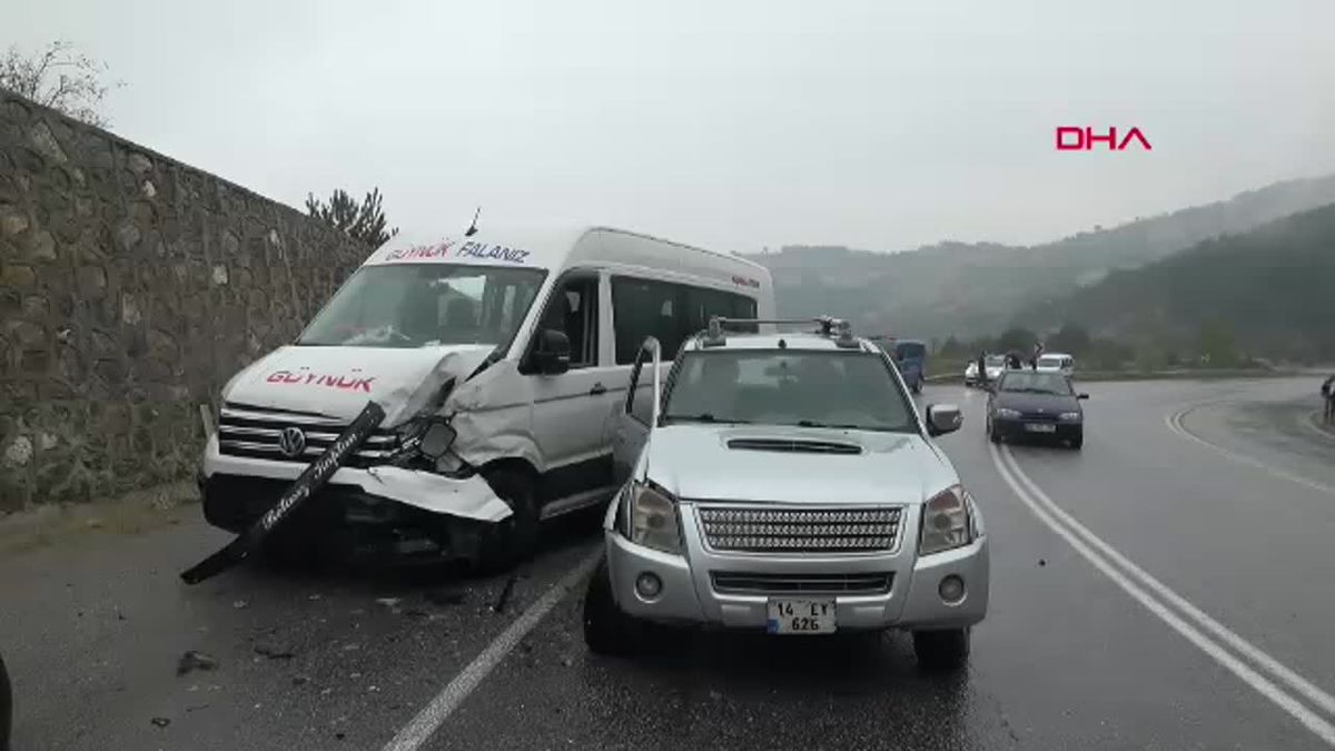 Bolu'da Yağmur Nedeniyle Zincirleme Kaza: 2 Yaralı