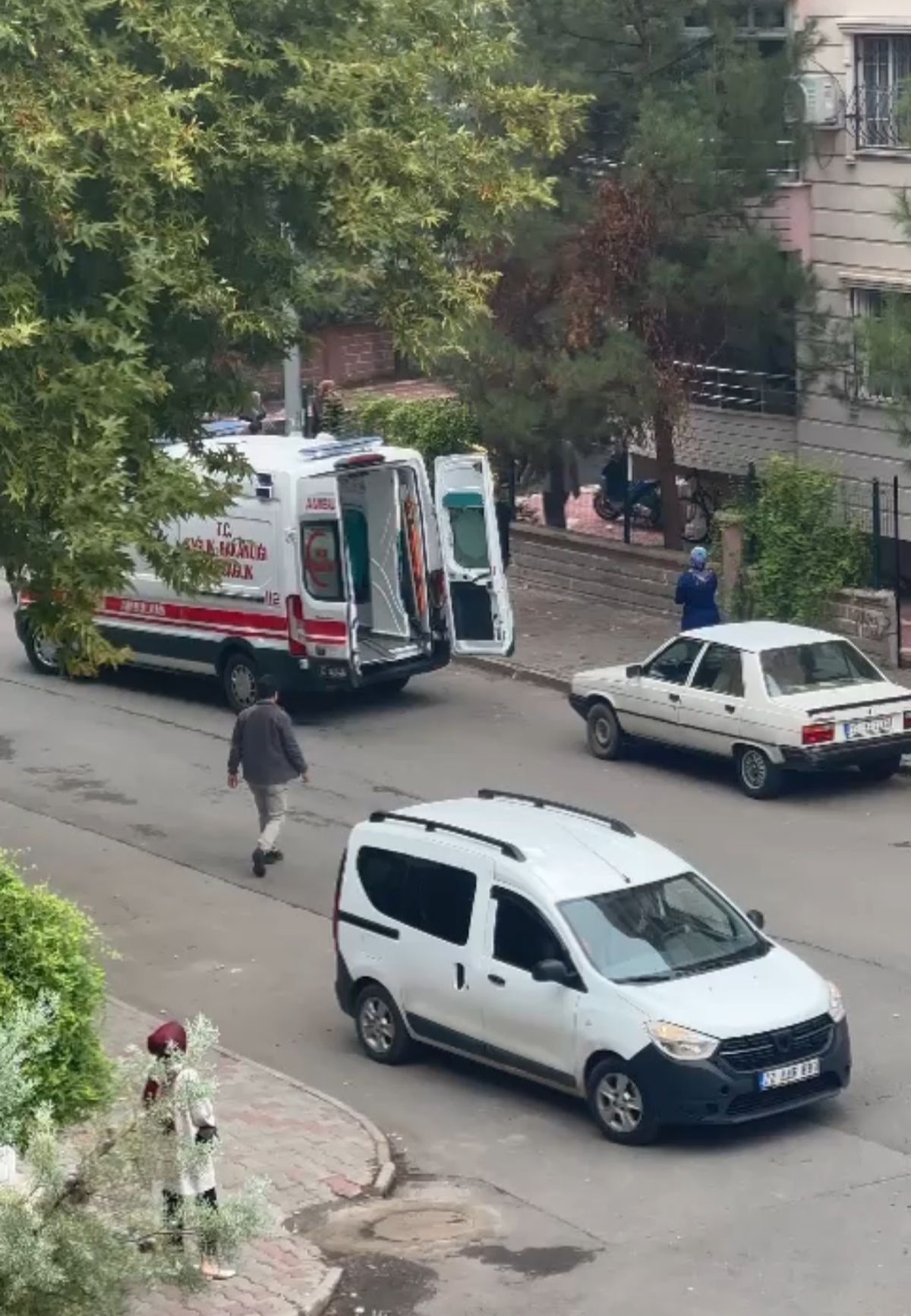 Batman'da Balkon Camını Silerken Düşen Kadın Hayatını Kaybetti