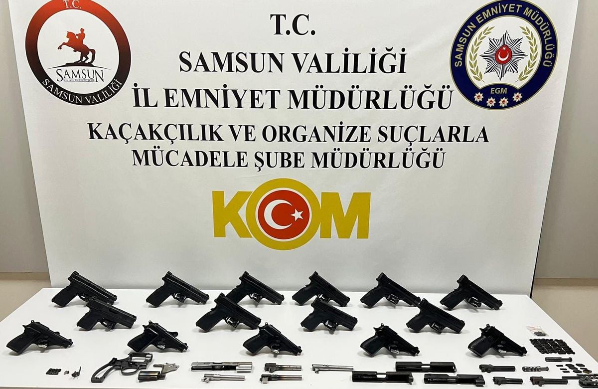 Samsun'da 15 Ruhsatsız Tabanca Ele Geçirildi