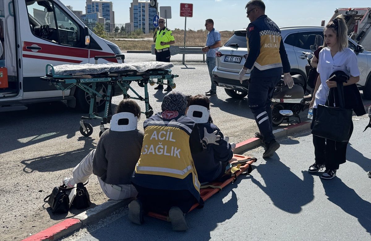 Edirne'de Motosiklet Devrildi: İki Kadın Yaralandı
