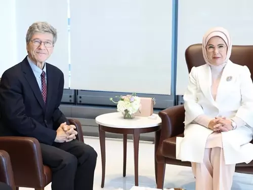 Emine Erdoğan discussed the Zero Waste Project with Jeffrey Sachs.