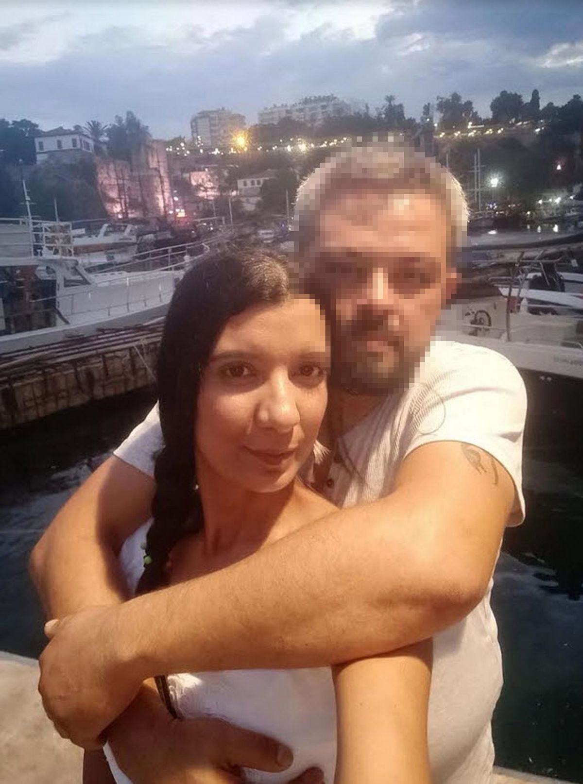 Aydın'da Şiddet Olayı: Evli Kadın Bıçaklanarak Öldürüldü