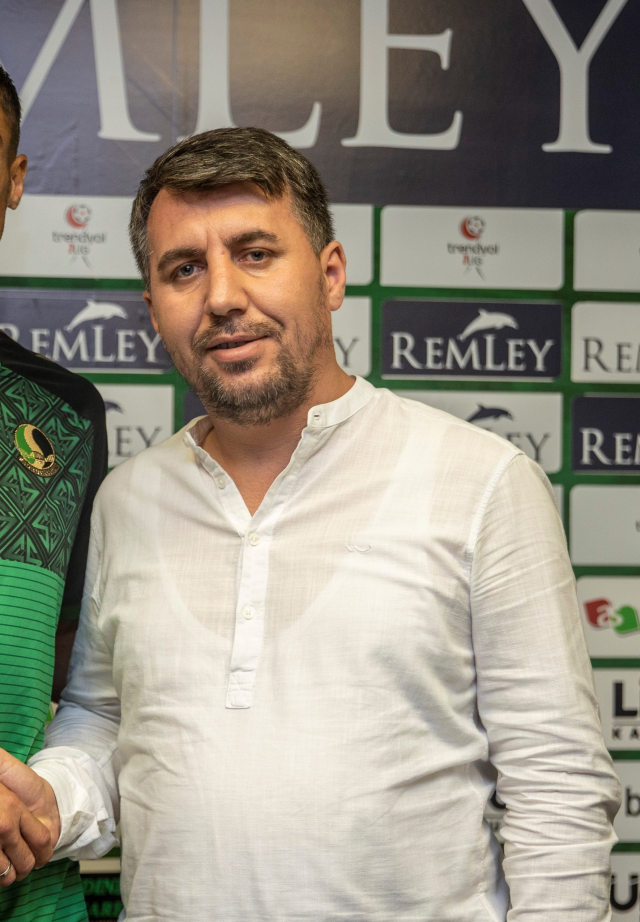 Former Sakaryaspor President Gökhan İn's moments of being slapped were recorded and shared by Semih İlkis, who was arrested