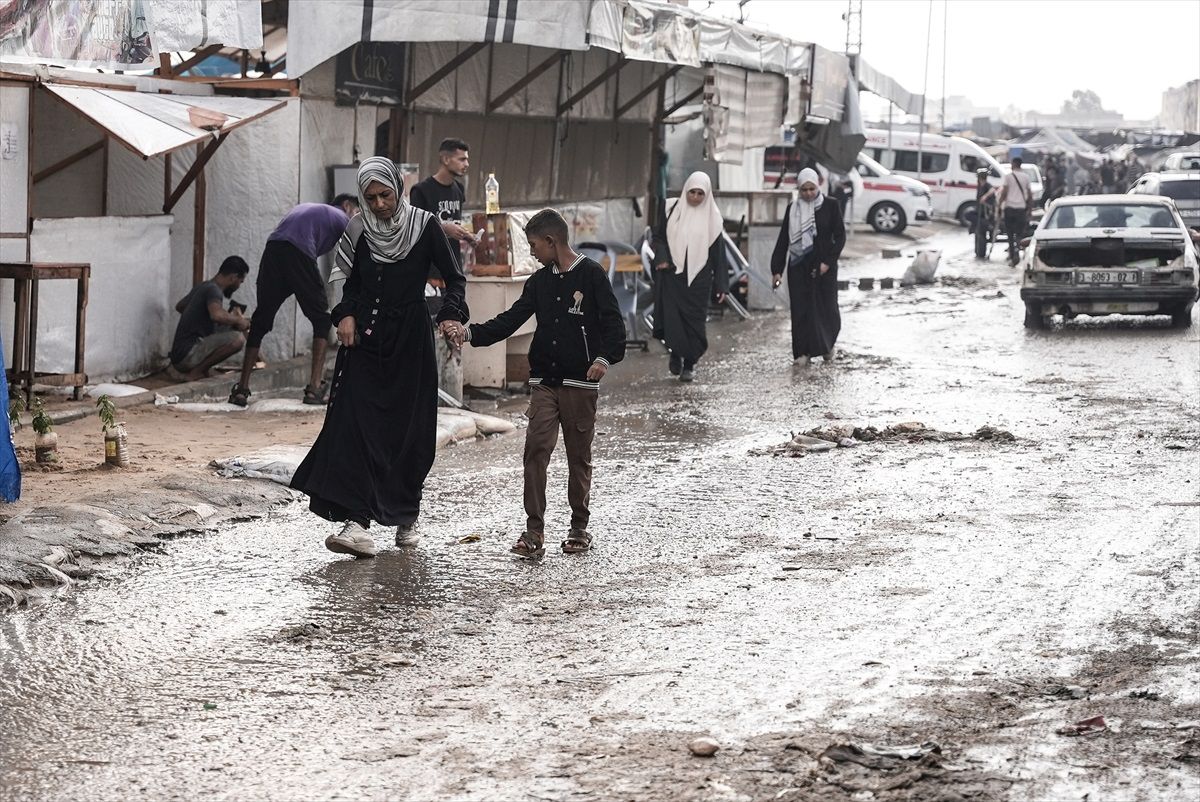 Gazze'de Kış Öncesi Felaket: Çadırlar Sular Altında
