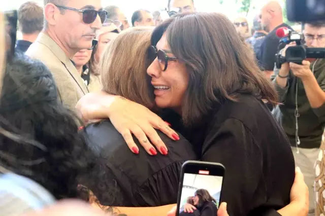 A Funeral Ceremony Held in İzmir for Singer Metin Arolat