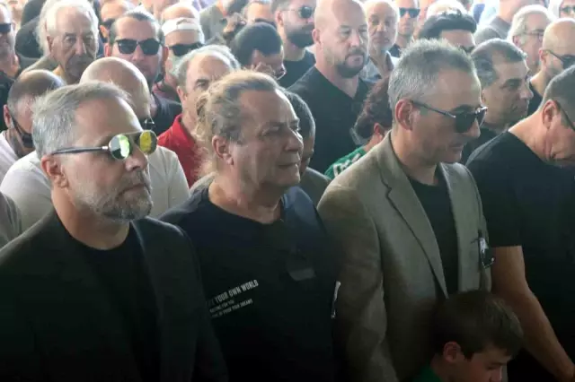 A Funeral Ceremony Held in İzmir for Singer Metin Arolat