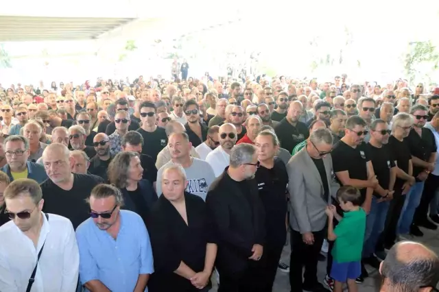 A Funeral Ceremony Held in İzmir for Singer Metin Arolat