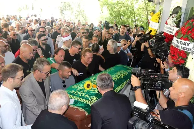 A Funeral Ceremony Held in İzmir for Singer Metin Arolat