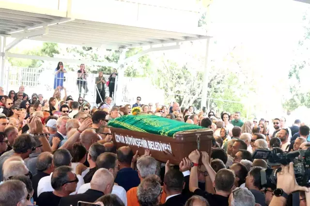 A Funeral Ceremony Held in İzmir for Singer Metin Arolat