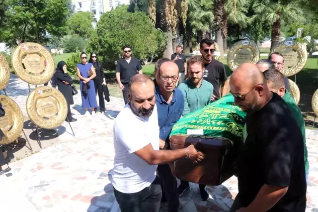 A Funeral Ceremony Held in İzmir for Singer Metin Arolat