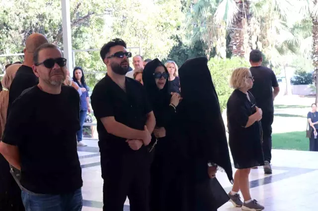 A Funeral Ceremony Held in İzmir for Singer Metin Arolat