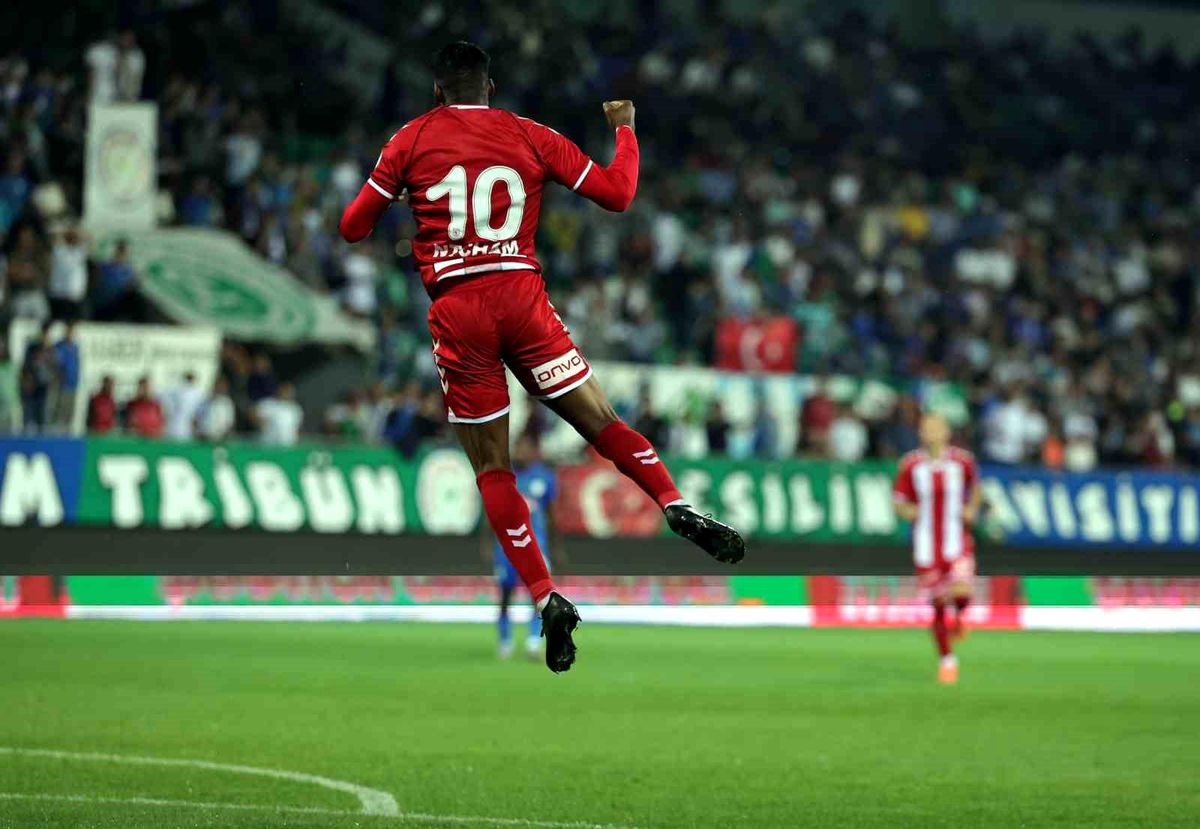 Samsunspor Deplasmandaki Başarısını Şaşaalı Bir Şekilde Sürdürüyor