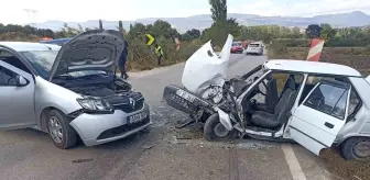 Balıkesir'de 3 Araçla Trafik Kazası: 3 Yaralı