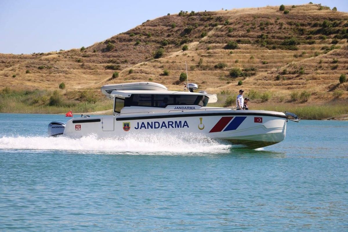 Adıyaman'da Alabora Olan Balıkçılar Jandarma Tarafından Kurtarıldı