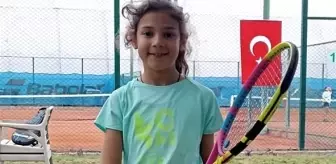 Dila Nur Kaya, 12 Yaş Tenis Turnuvası'nda Birinci Oldu