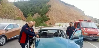 Tokat'ta Bariyerlere Çarpan Otomobilde 3 Yaralı