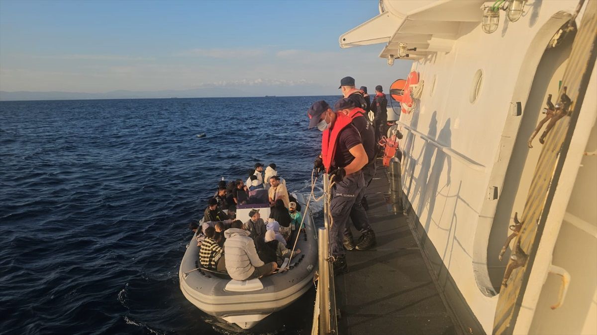 Marmaris açıklarında 27 düzensiz göçmen kurtarıldı