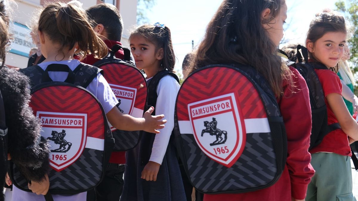 1965 Samsunspor Derneği'nden 360 Öğrenciye Samsunspor Temalı Hediye