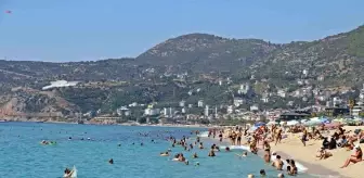 Alanya'da Güneşli Hava Tatilcileri Büyüledi