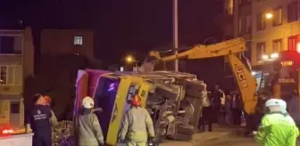 Başakşehir'de Devrilen Kamyon 3 Çocuğu Yaraladı