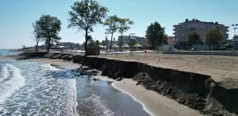 Karasu'da Kıyı Erozyonu Parkı Tehdit Ediyor