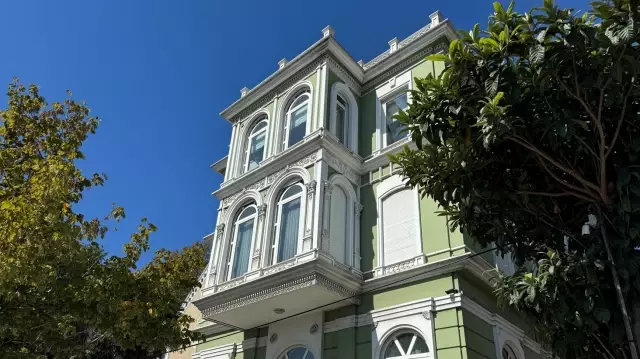 A four-story mansion in Istanbul has been put up for sale at a record price.