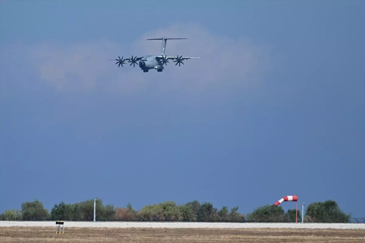 Türkiye'den Lübnan'a İnsani Yardım Uçağı Ulaştı
