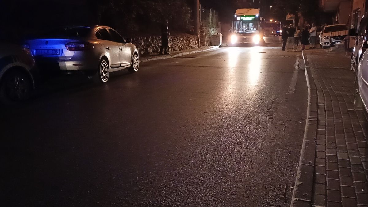 İzmit'te 9 Yaşındaki Çocuk Otomobilden Açılan Ateşte Yaralandı