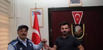 Ahlat'ta Kaybolan Altınlar Sahibine Teslim Edildi