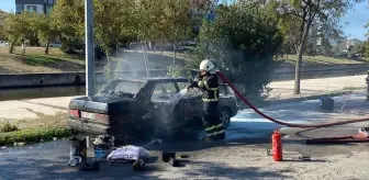 Çanakkale'de Park Halindeki Otomobil Alev Aldı