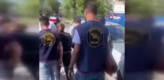 Kuşadası'nda Aranan Kadın Şahıs Yakalandı