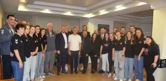 Kırklareli Belediye Başkanı Derya Bulut, Kadın Basketbol Takımını Tebrik Etti