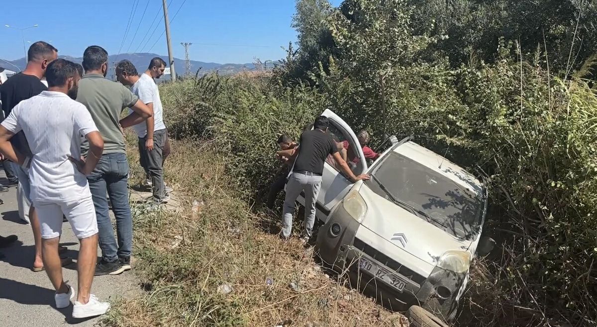 Edremit'te Otomobil Kazasında 4 Yaralı