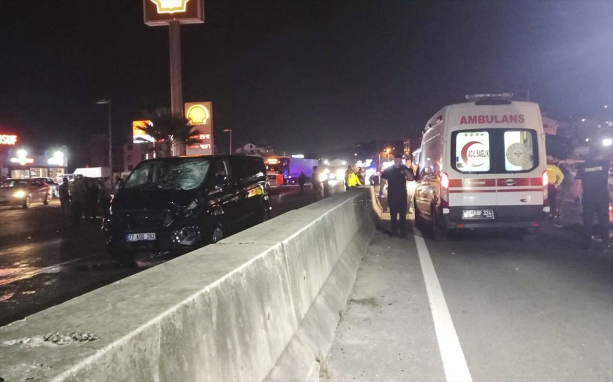 Yalova'da Minibüs Çarpması Sonucu İki Kişi Hayatını Kaybetti