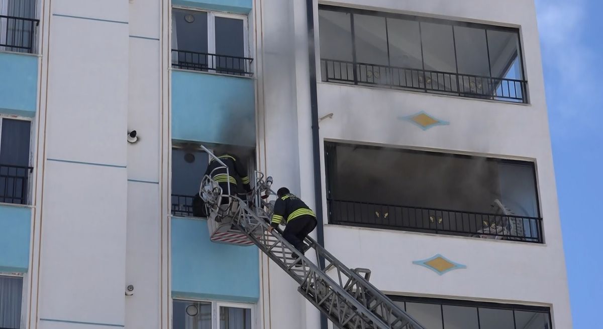Sivas'ta Apartman Yangını: 6 Kişi Hastaneye Kaldırıldı