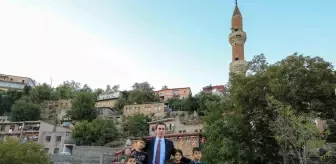 Vali Ahmet Karakaya, Göreve Başlar Başlamaz Şehit ve Gazi Ailelerini Ziyaret Etti