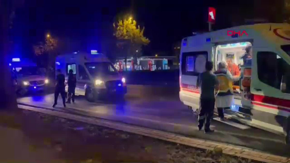 Bursa'da Otomobil Aydınlatma Direğine Çarptı: Bir Yaralı