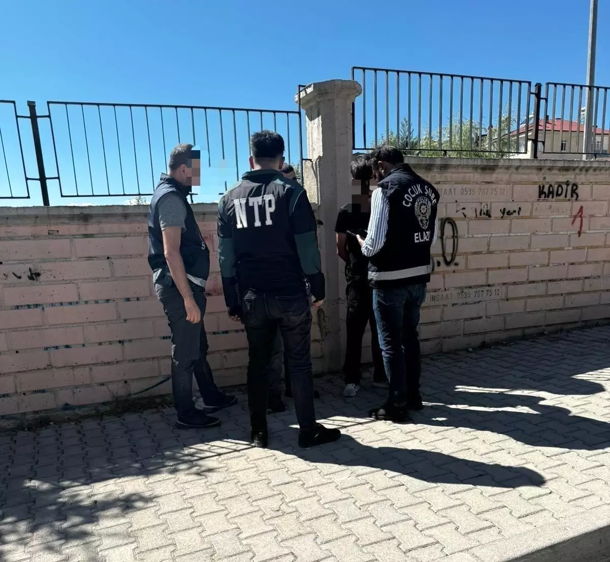 Elazığ'da Okul Önlerinde Güvenlik Denetimleri Sürüyor