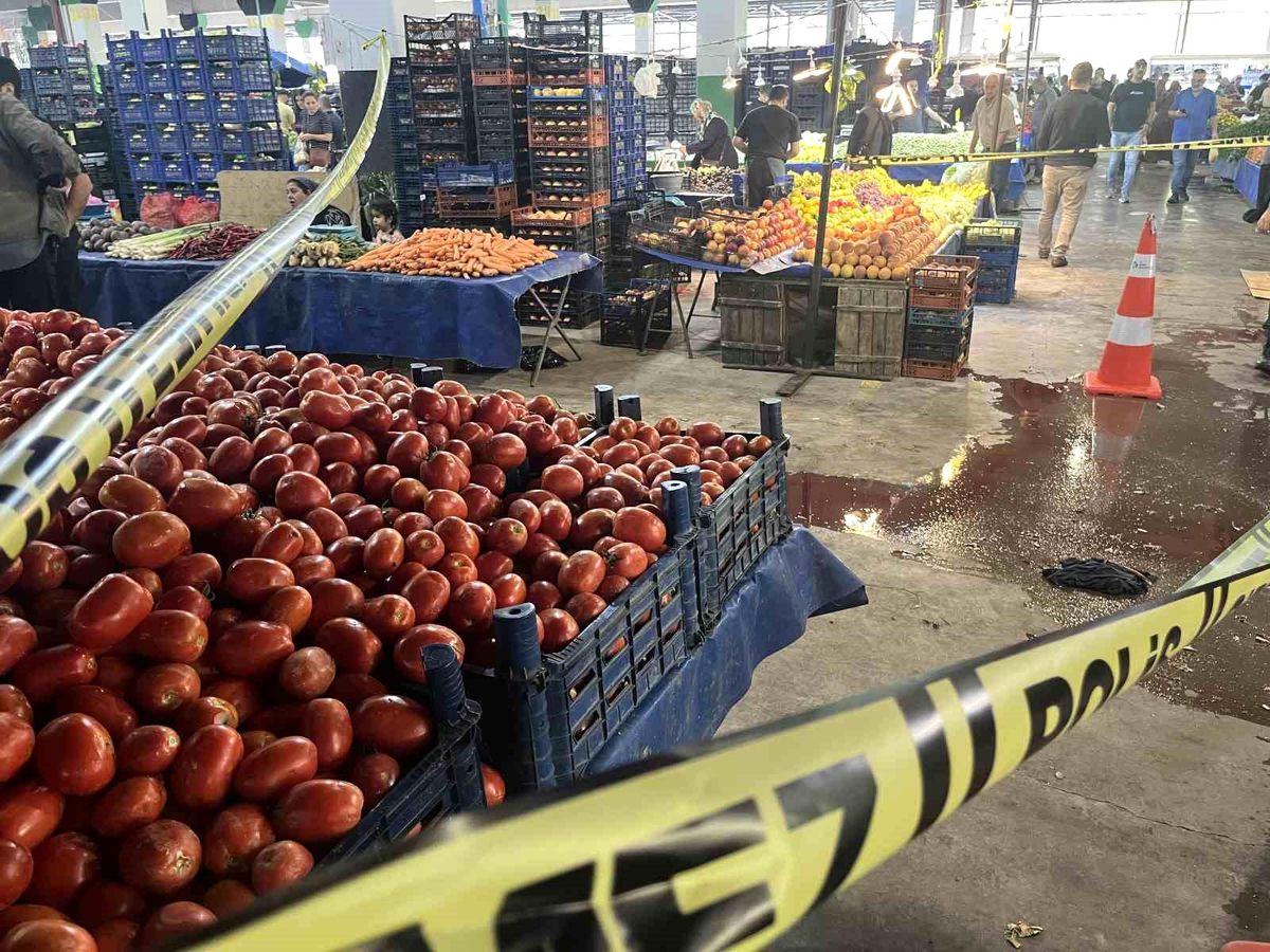 Kocaeli'de Pazarcı Esnafı Bıçaklandı, Bir Kişi Hayatını Kaybetti