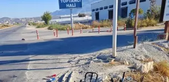 Antalya'da Motosiklet ile Otomobilin Çarpıştığı Kaza Güvenlik Kamerasında